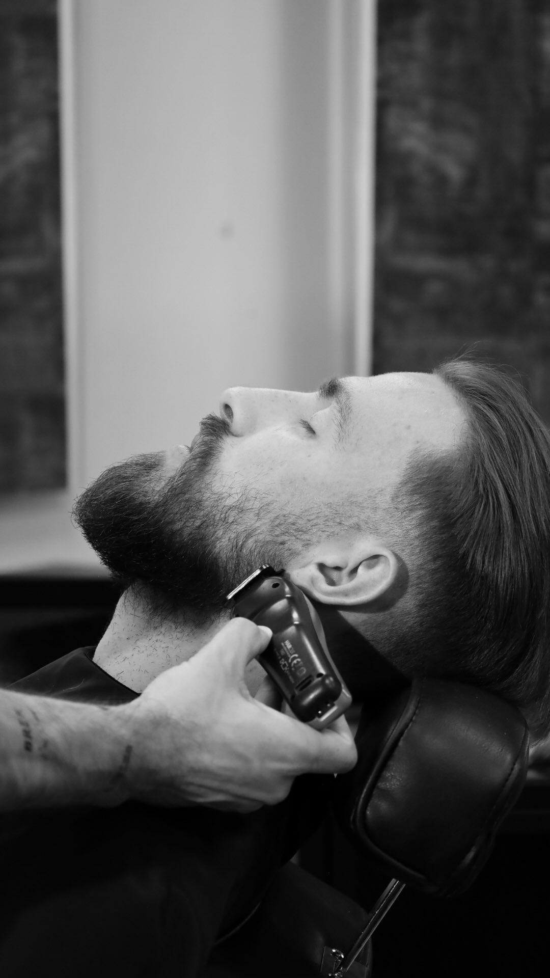 BARBE SIGNATURE ✂️

Faites de la barbe une véritable signature de style grâce à une expertise technique et une…